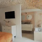 La Cachette Bed & Breakfast
