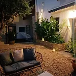 La Cachette Bed & Breakfast 3*