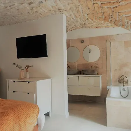 La Cachette Bed & Breakfast