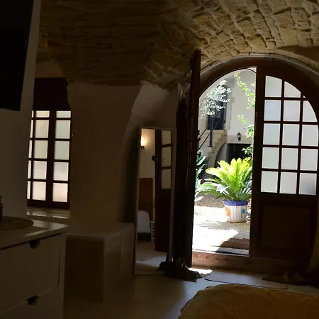 La Cachette Bed & Breakfast *
