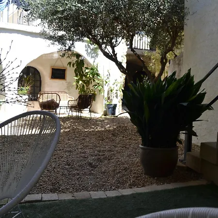 La Cachette Bed & Breakfast